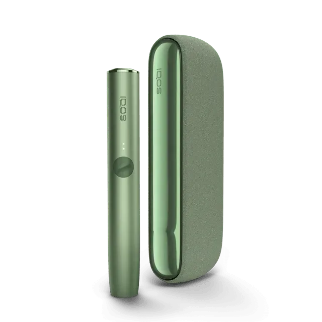 IQOS ILUMA ierīce uz tirkīza fona.