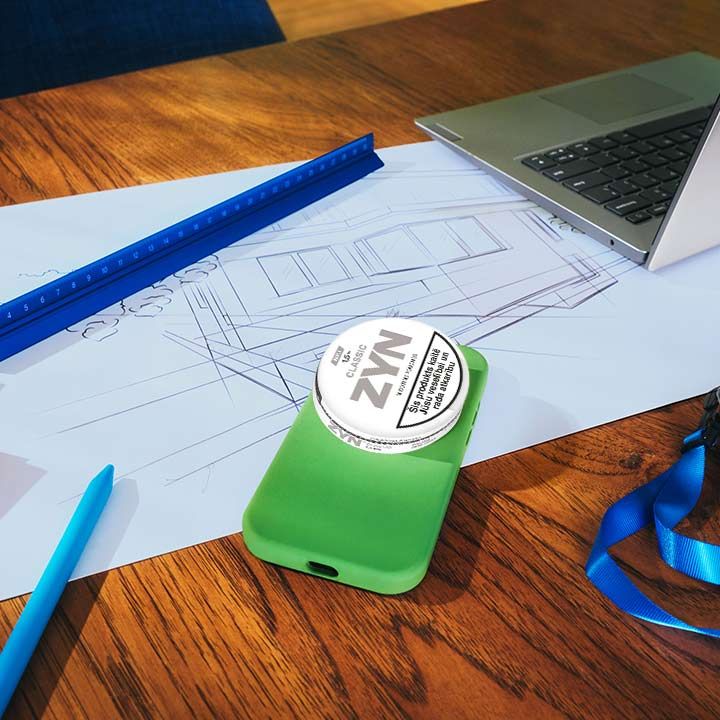 05606_047_DH_OFFICE_ZYN-DRY-COOLMINT_PSICC_TABLE_720X720-ZYN-CLASSIC-MINI_EN-LV